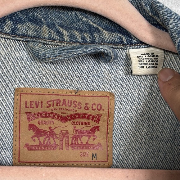 Levi's Womens Size M Ex-Boyfriend Denim Truckers Jacket Light Wash - Picture 13 of 14